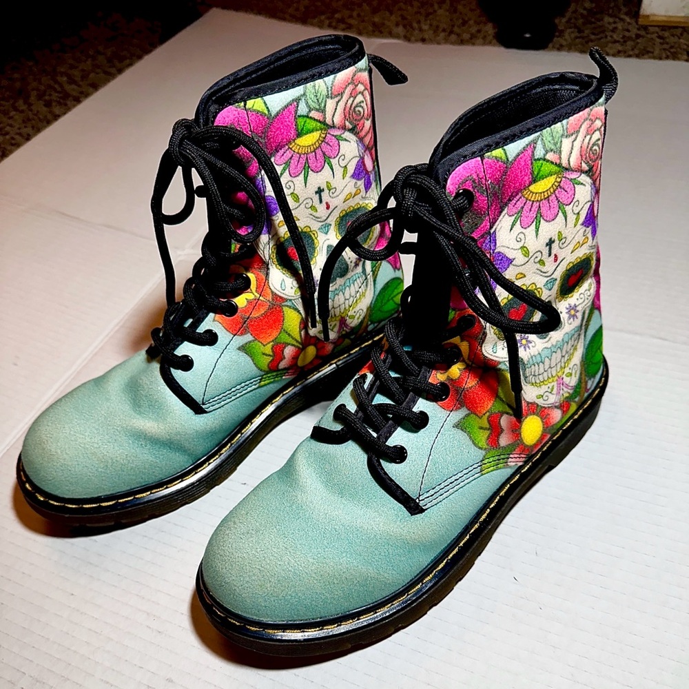Sugar Skull Combat Boots  Day Of The Dead Floral Punk Goth Alt Size 8 Unisex Y2K